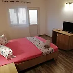 Casa Antonia 科斯蒂内什蒂